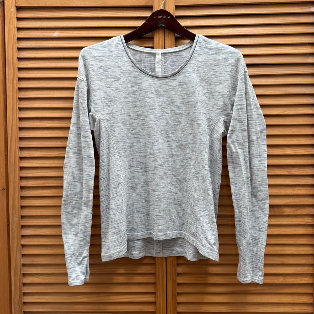 lululemon athletica Light Gray Long Sleeve  Top size 6